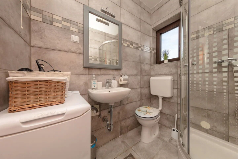 Bathroom 4, House Berto, Medulin