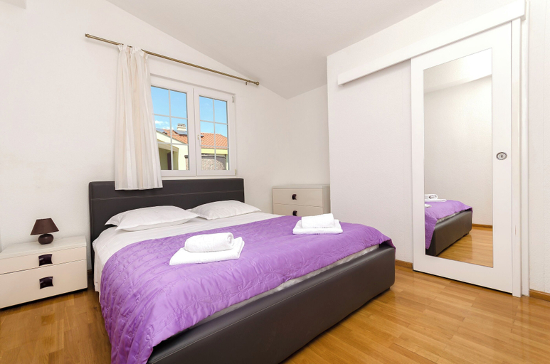 Bedroom 3, Apartment Family Apartments Ina, Vodice