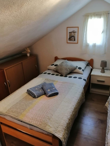 Bedroom 3, House Tomy, Bol