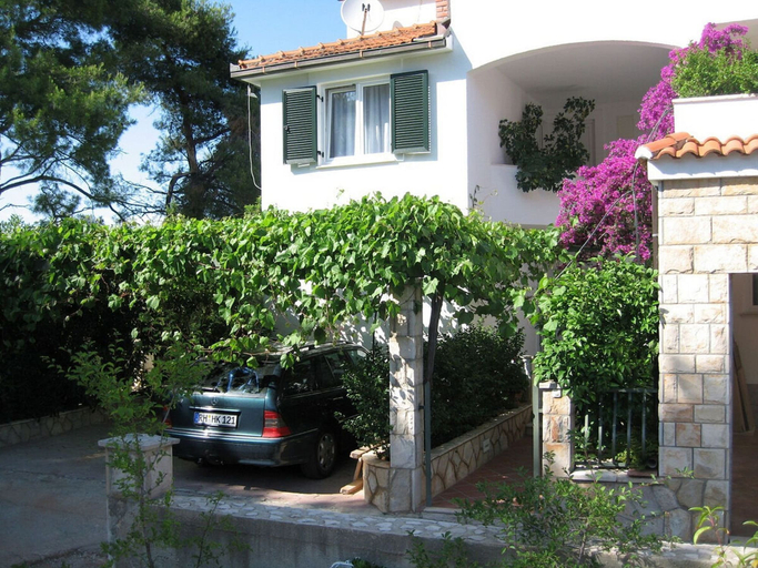 Building design 5, Apartments Jole, Jelsa