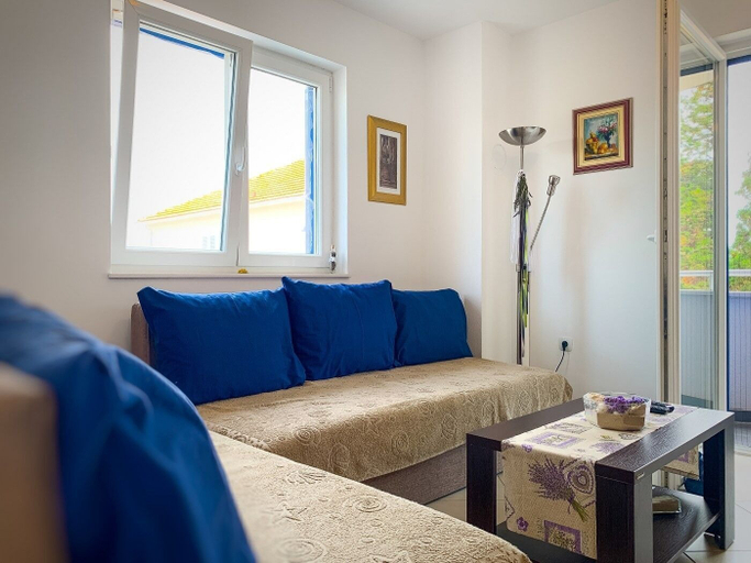 Others 5, Apartment Goran, Sali