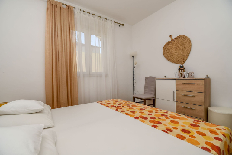 Room 2, Apartment Egerius, Marina