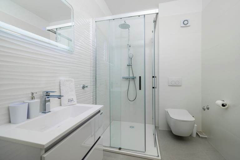 Bathroom 4, House Maris, Vinodolska