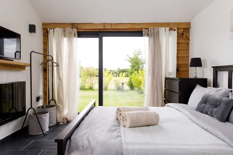 Bedroom 2, Rural Lodge Retreat With Hot Tub, West Sussex