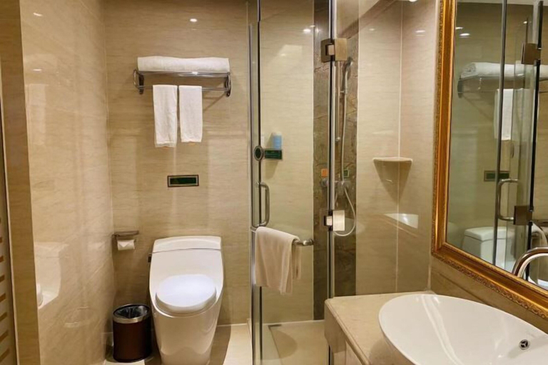 Bathroom 3, Vienna Hotel (Xinyi Jiaoyucheng River View), Maoming