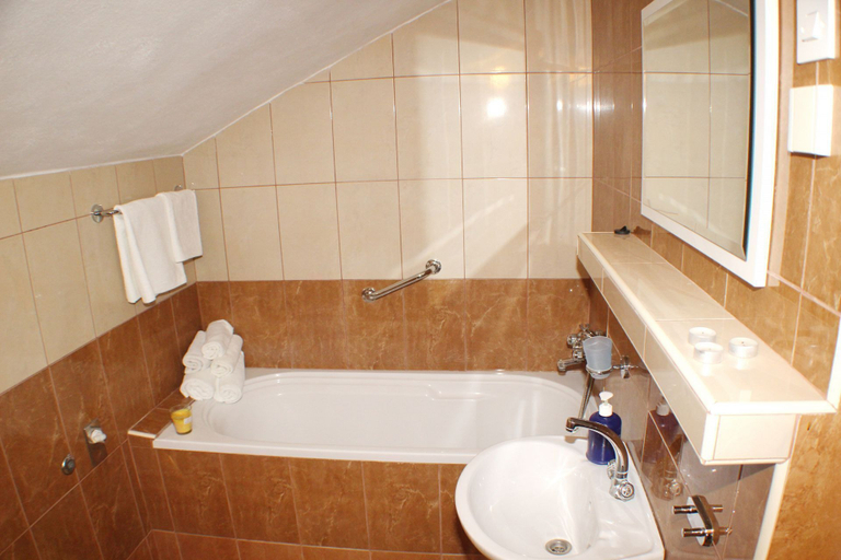 Bathroom 5, Apartment Bale, Gradac