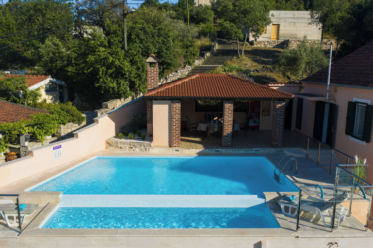 Pool 3, Villa Magnolia, Sali