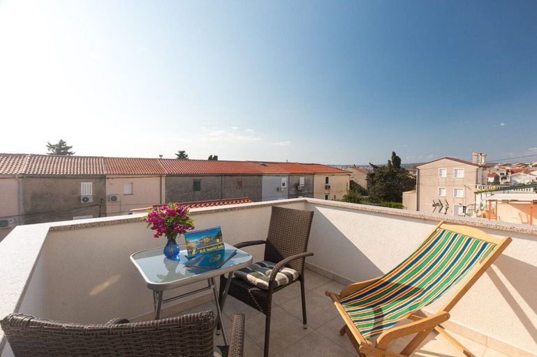 Others 3, House Mari, Punat