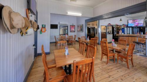 Food & Drinks 4, Toobeah hotel/motel, Waggamba
