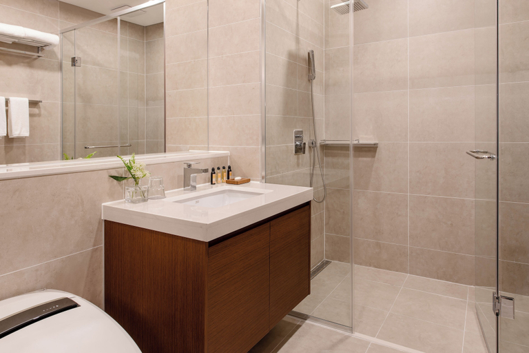 Bathroom 5, Somerset Jeju Shinhwa World, Seogwipo
