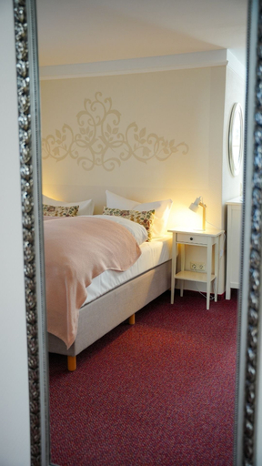 Bedroom 2, Gemeinschaftshof Mahlwinkel, Börde