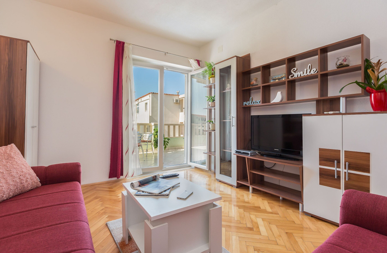 Living room 2, Apartments and Rooms Happiness, Tučepi