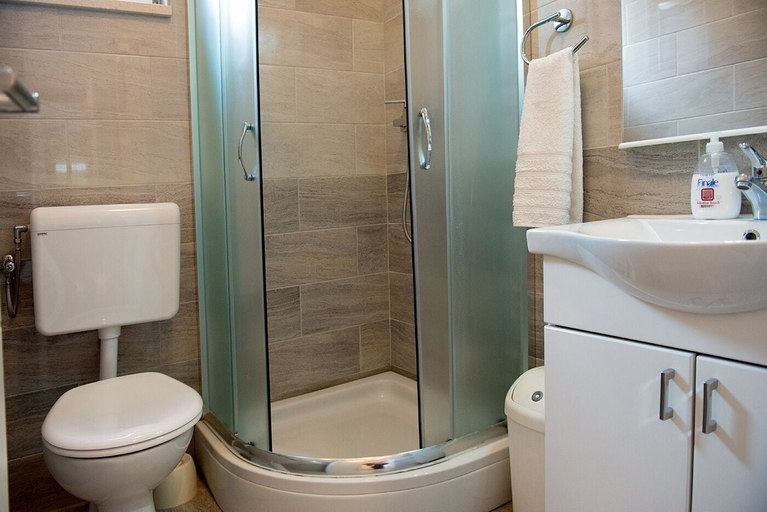 Bathroom 2, Apartments and Rooms Robi, Podstrana