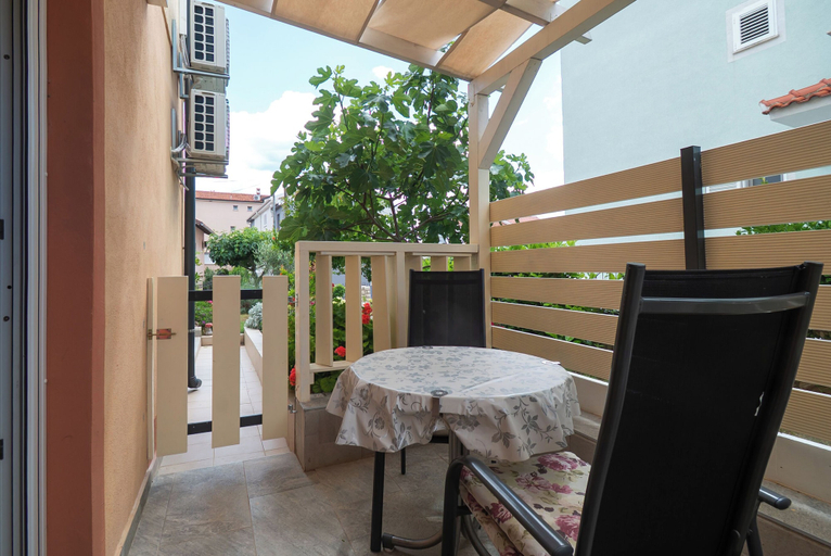 Others 4, Apartments Jak, Vodice