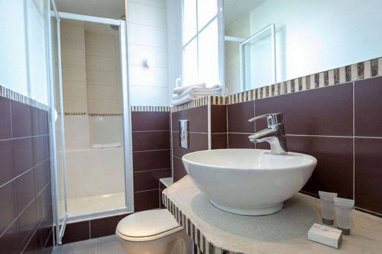Bathroom 4, Hôtel Le Thimothée, Var