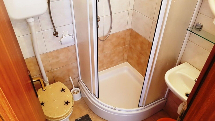 Bathroom 3, Apartment Zvone, Sali