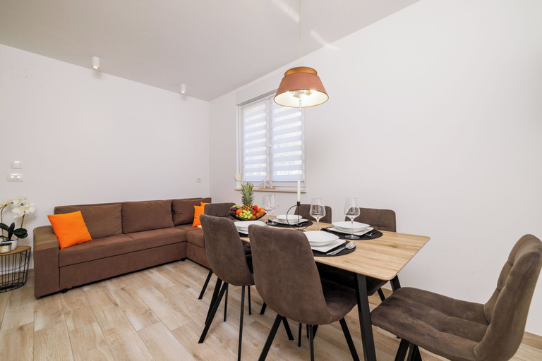 Dining 5, Apartments Margita 2, Vinodolska