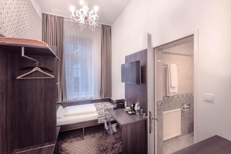 Bedroom 2, Donauwalzer, Wien