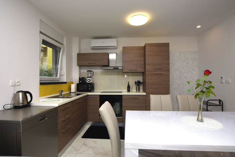 Private kitchen 2, Apartments Daisy, Pakoštane