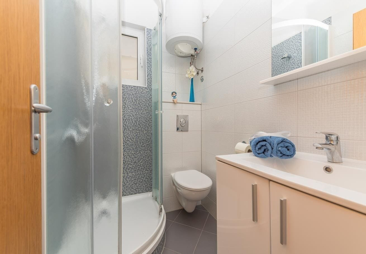 Bathroom 3, Apartments Ivi, Podgora