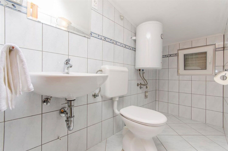 Bathroom 3, Apartments Adriatic, Ražanac