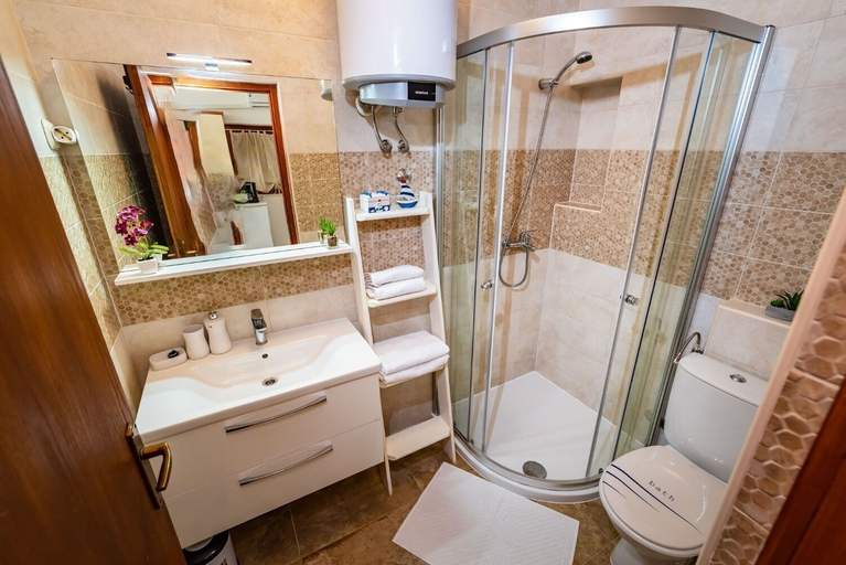 Bathroom 3, Apartment San, Povljane