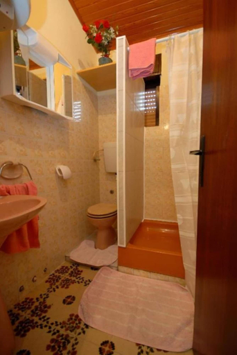 Bathroom 3, Apartments Denko, Preko