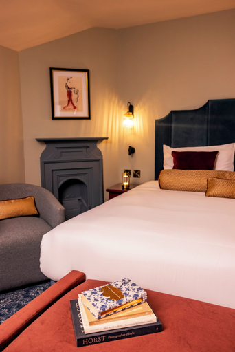 Room 4, The Royal Bell, London