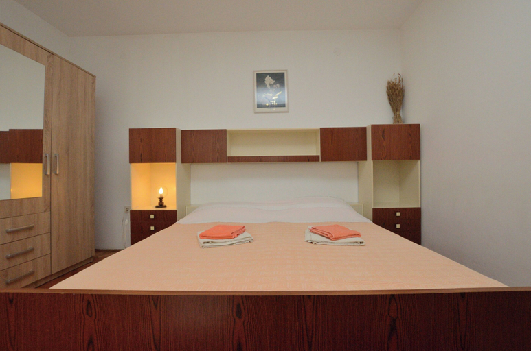 Others 2, Apartments Nada, Umag