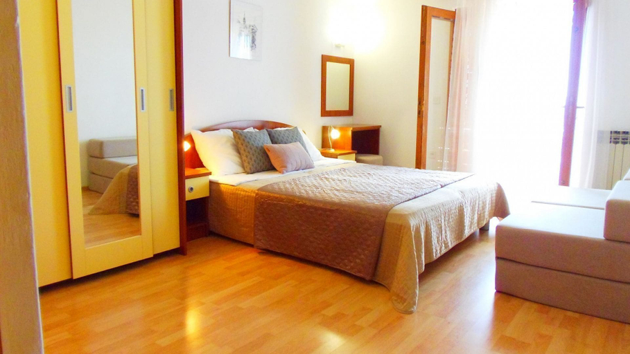 Bedroom 2, Apartments Bor, Makarska