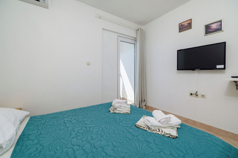 Room 3, Apartments Tasa, Karlobag