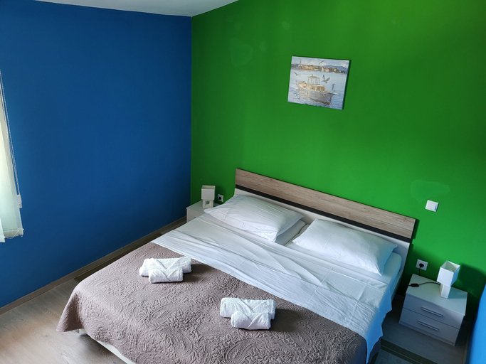 Bedroom 3, Apartments Leonardo, Nin