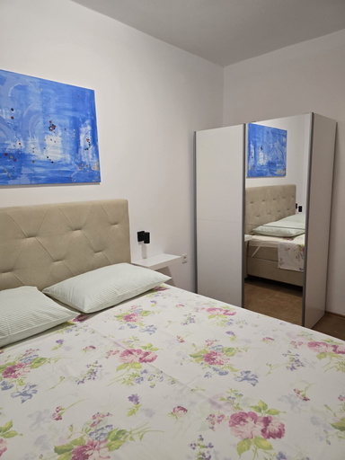 Room 3, Apartments Sunflower by the sea, Okrug