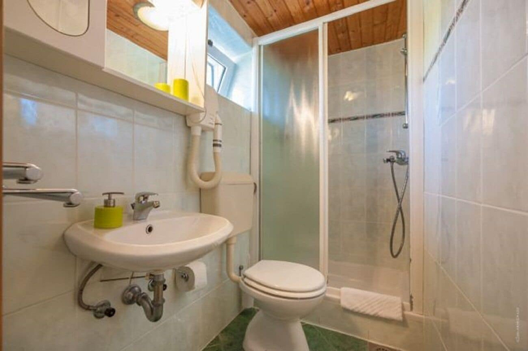 Bathroom 4, Apartment Meri, Sali