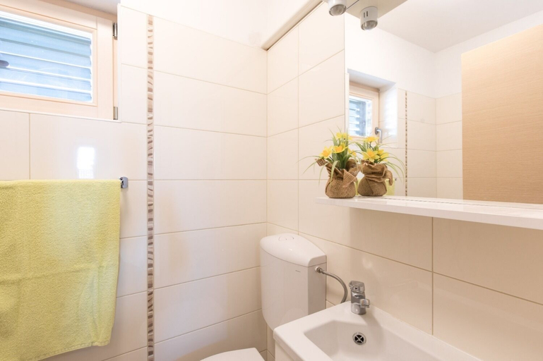 Bathroom 2, House Mari, Punat
