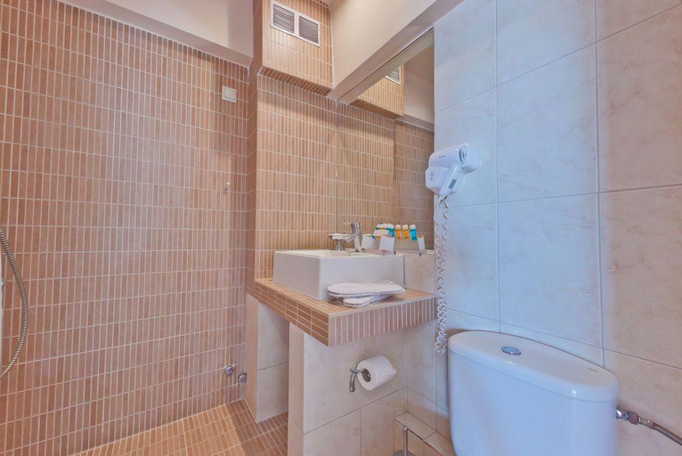 Bathroom 4, Bomo Palace Hotel, Attica