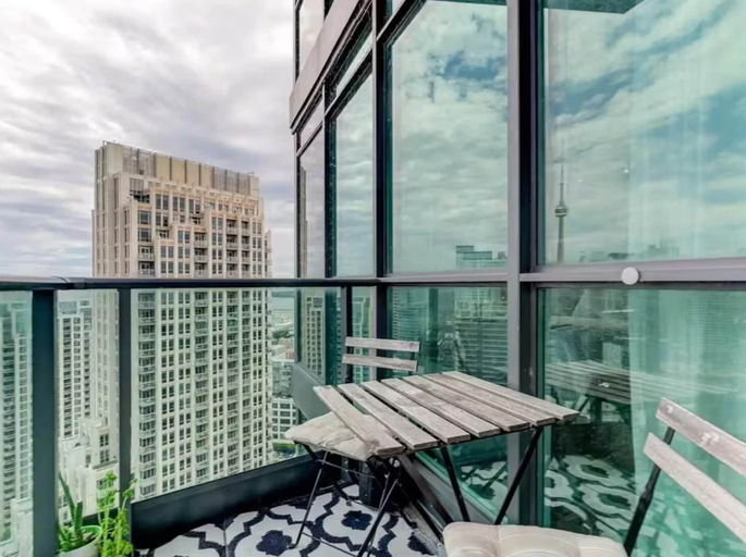Balcony, The Sterlingmont Downtown Toronto, Toronto