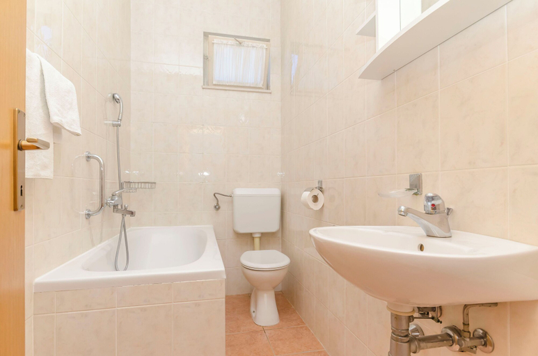 Bathroom 3, Apartments Natasa, Podgora