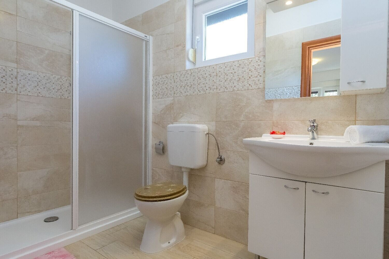 Bathroom 3, Apartments Zvone1, Sali