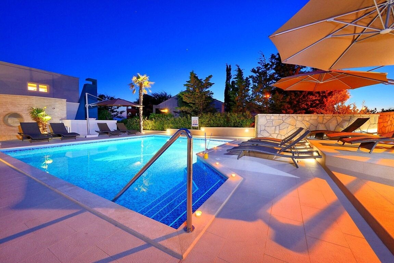 Outdoor pool 3, Apartments Tomo, Novalja
