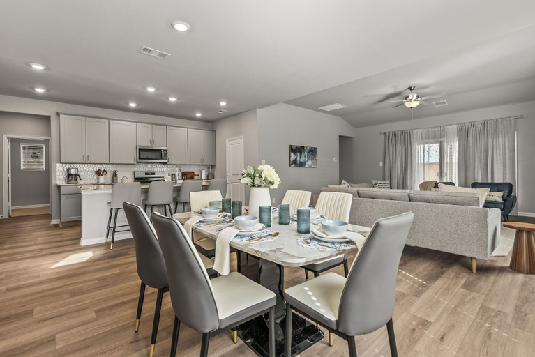 Dining 5, 4Bed Luxury Getaway with Pool Table Lake, Collin