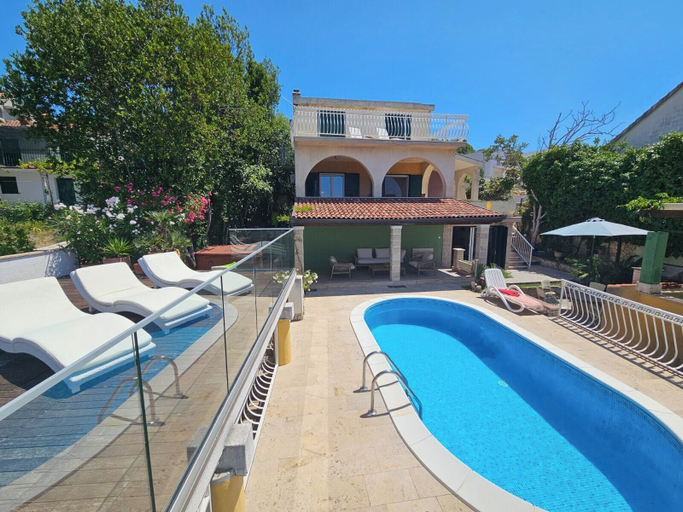 Outdoor pool 5, House Villa Carmen, Rogoznica