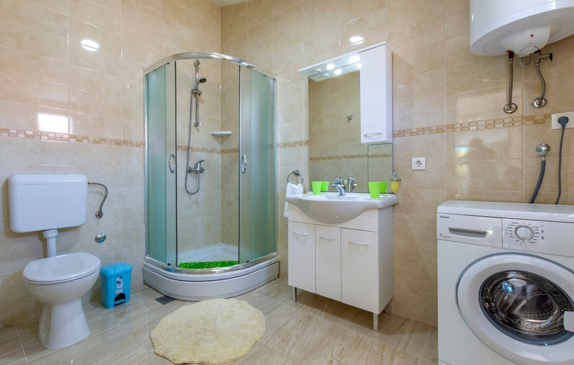 Bathroom 3, Apartments Dalis, Milna