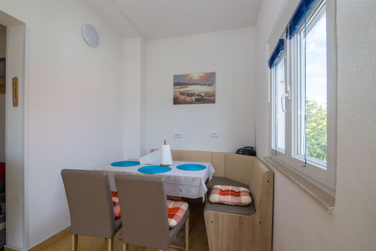 Dining, Apartment Goran, Okrug