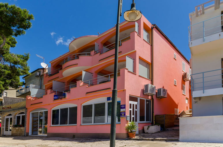 Building design 2, Apartments Juka, Hvar