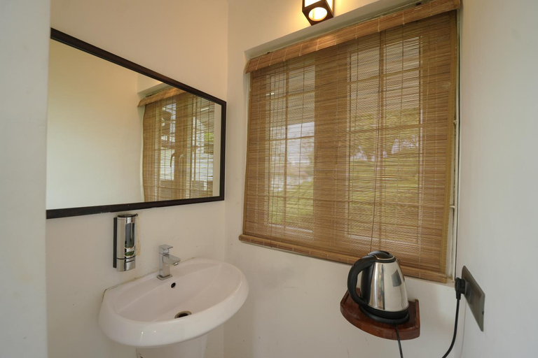 Bathroom 2, Falcon Crest Vagamon, Idukki