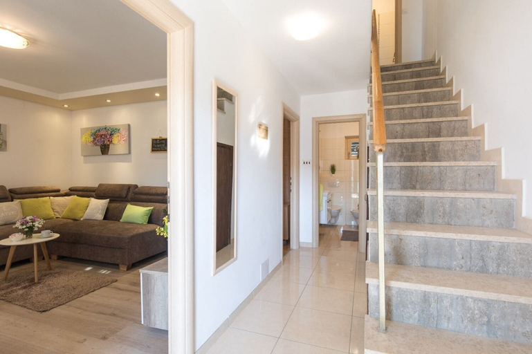 Others 5, House Mari, Punat