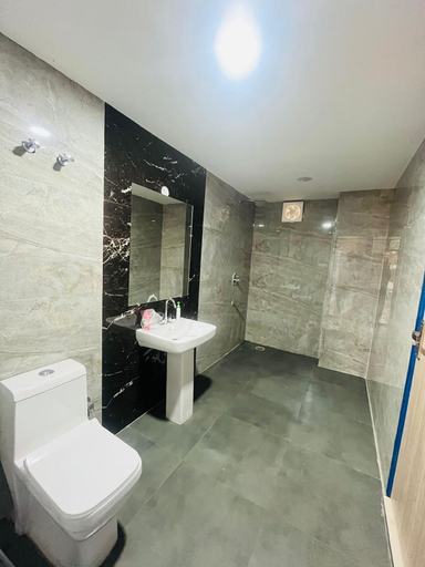 Bathroom, Greek House By Housiify, Gurgaon
