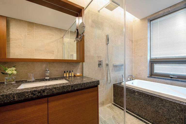 Bathroom 5, Somerset Jeju Shinhwa World, Seogwipo