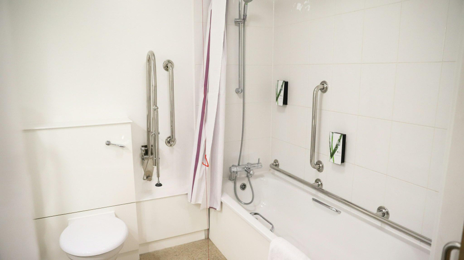Bathroom, Premier Inn Barnstaple, Devon